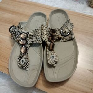 Earth Comfort Fit Snake print/Stones Women's Sandals Size 7